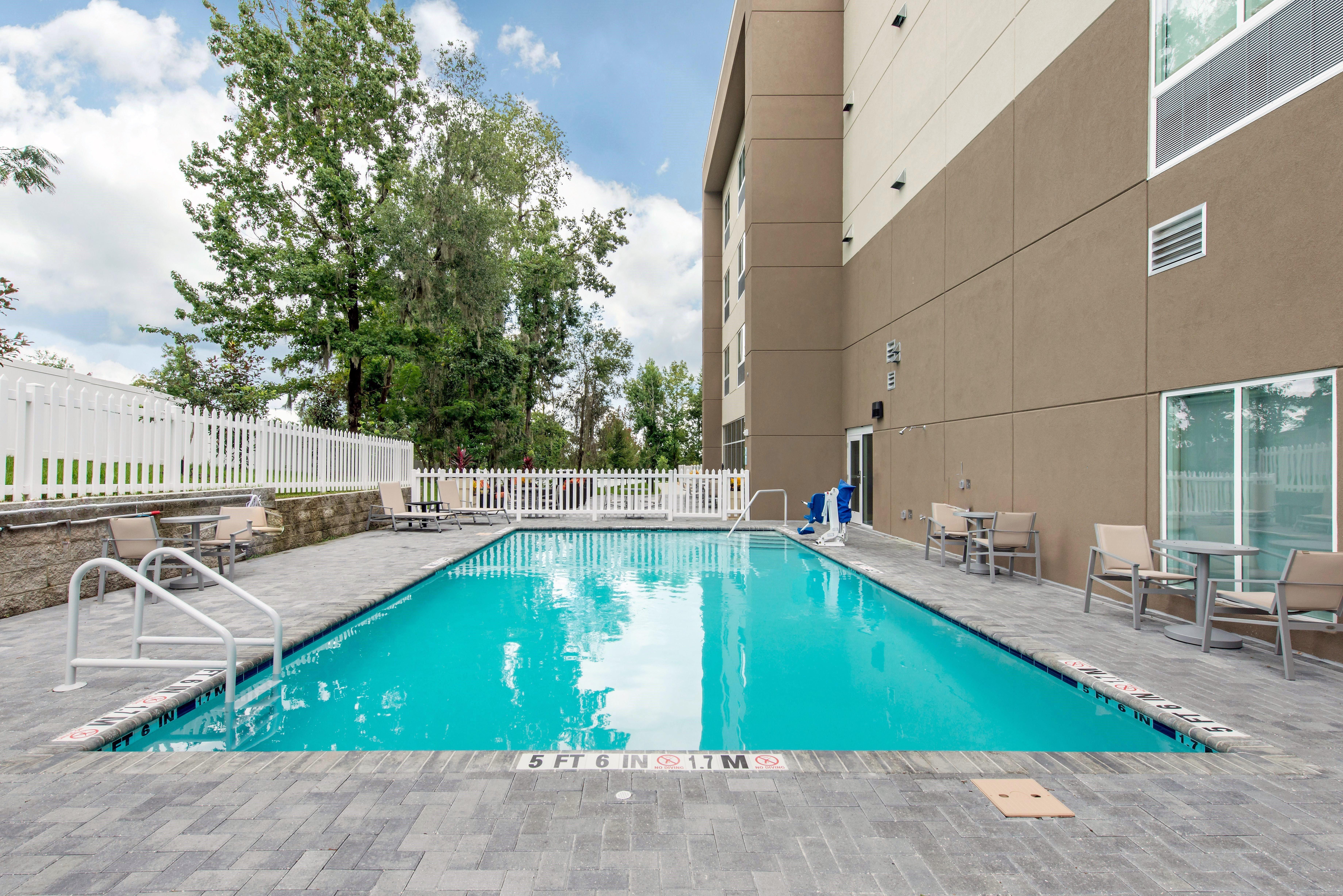 Holiday Inn Express Melbourne West By Ihg West Melbourne Exterior foto